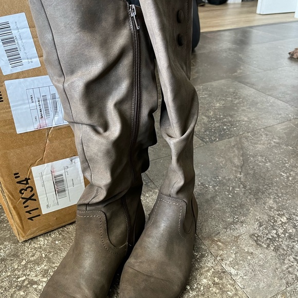 Brown tall boots - Picture 4 of 4